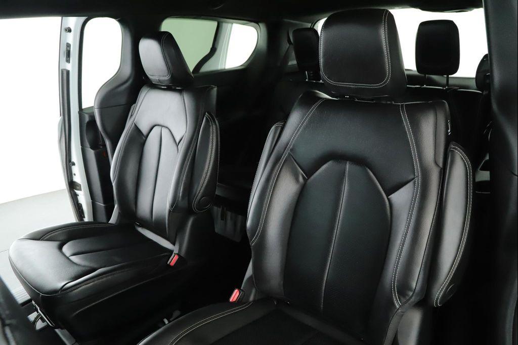 used 2022 Chrysler Pacifica Hybrid car, priced at $38,900