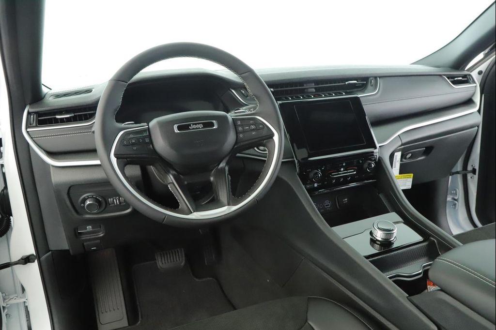 new 2025 Jeep Grand Cherokee car