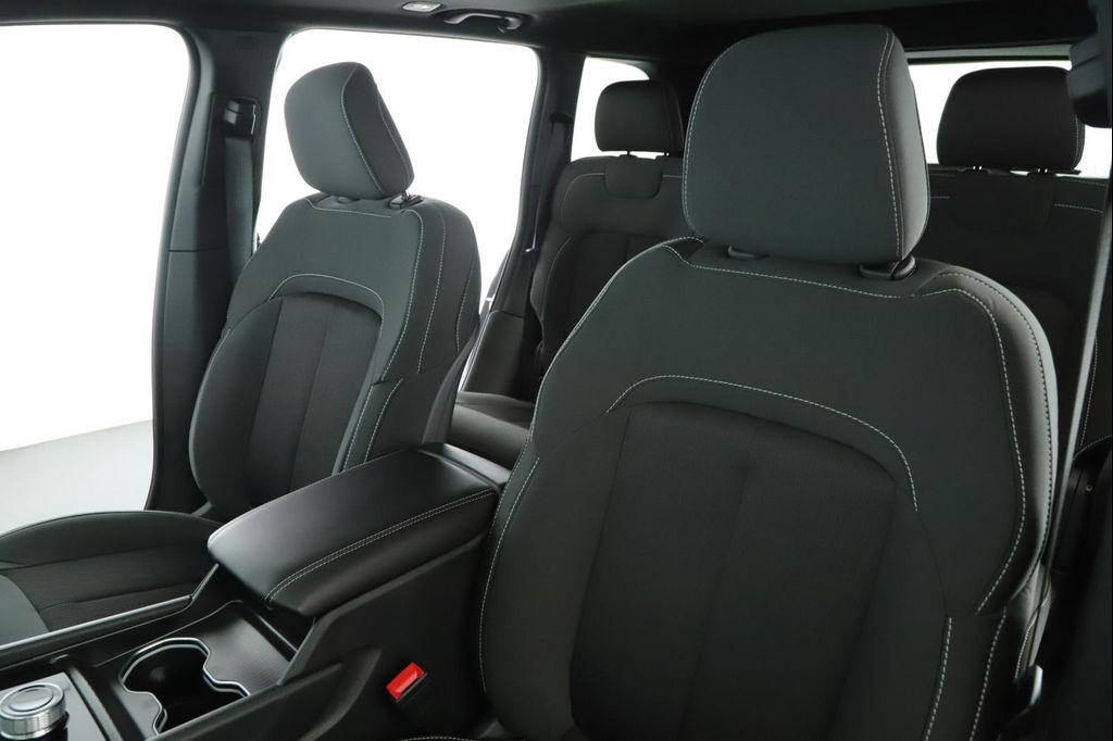new 2025 Jeep Grand Cherokee car