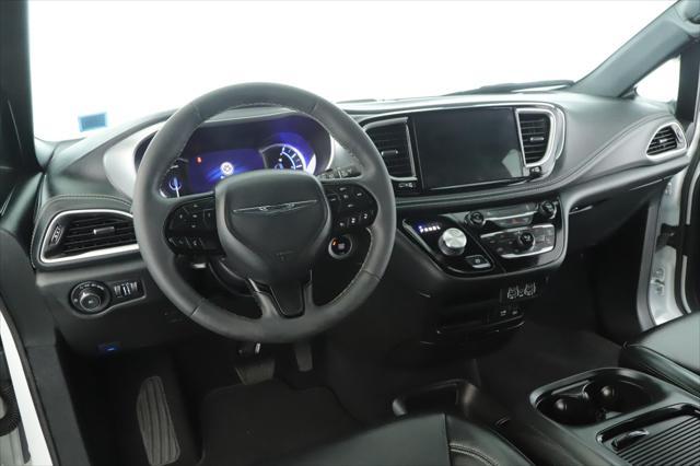 used 2022 Chrysler Pacifica Hybrid car, priced at $33,500