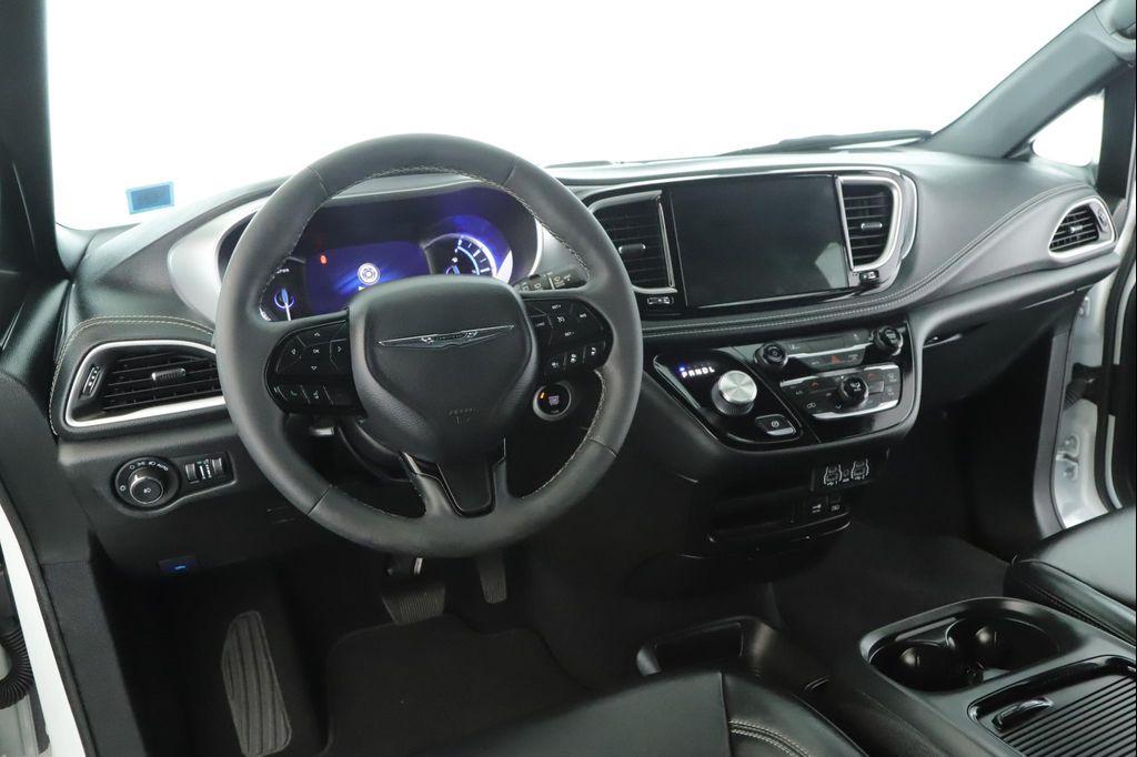 used 2022 Chrysler Pacifica Hybrid car, priced at $33,500
