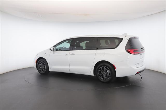 used 2022 Chrysler Pacifica Hybrid car, priced at $33,500