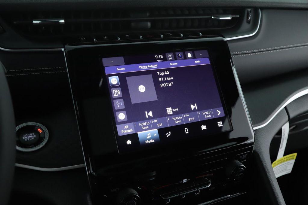 new 2025 Jeep Grand Cherokee car