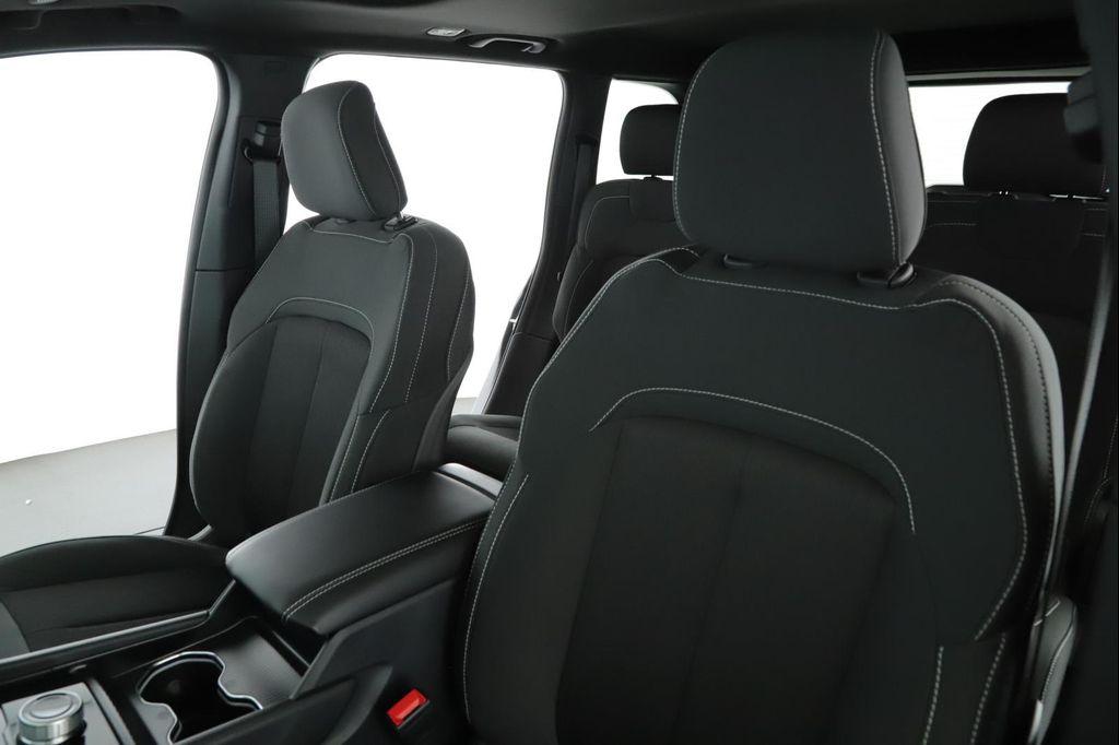 new 2025 Jeep Grand Cherokee car