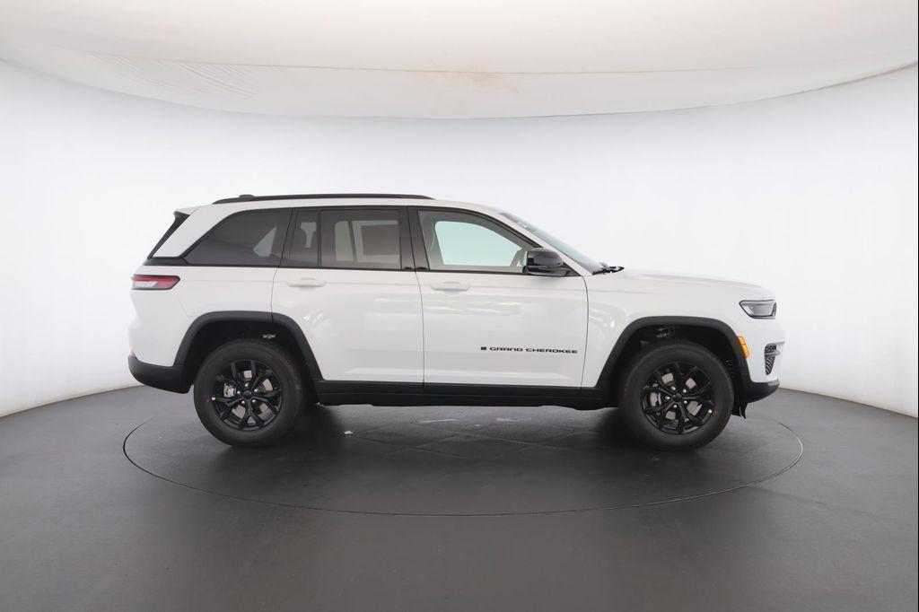 new 2025 Jeep Grand Cherokee car