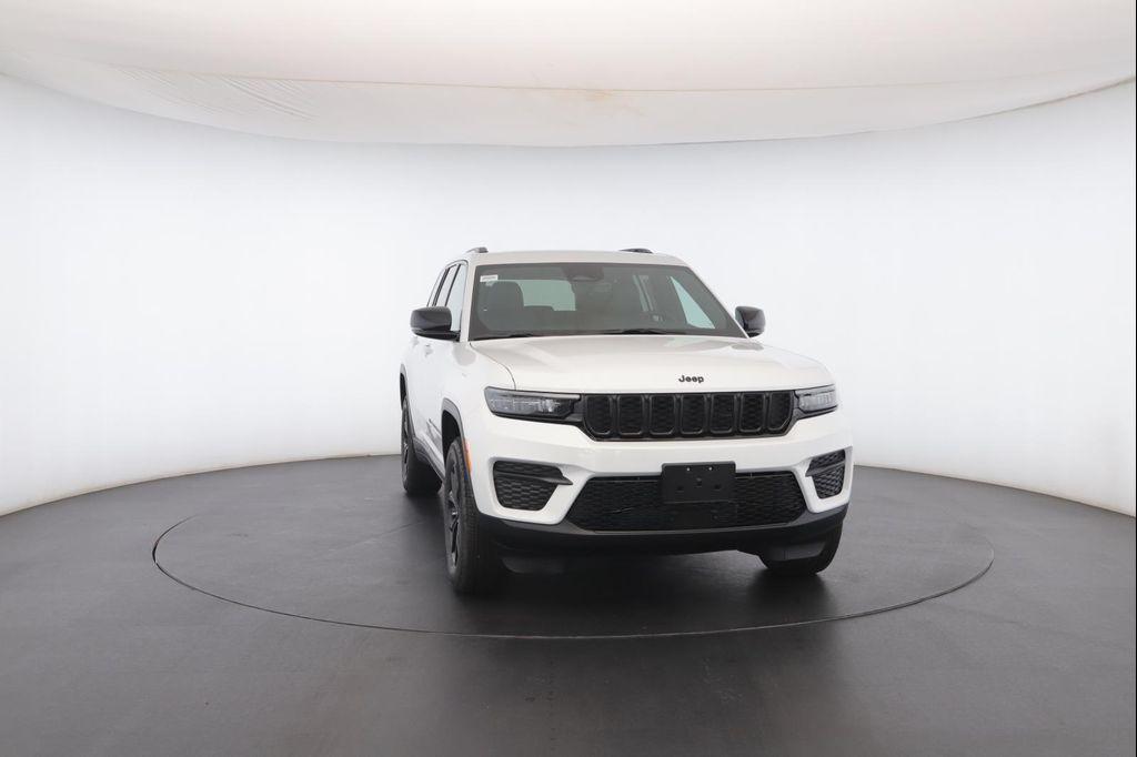 new 2025 Jeep Grand Cherokee car