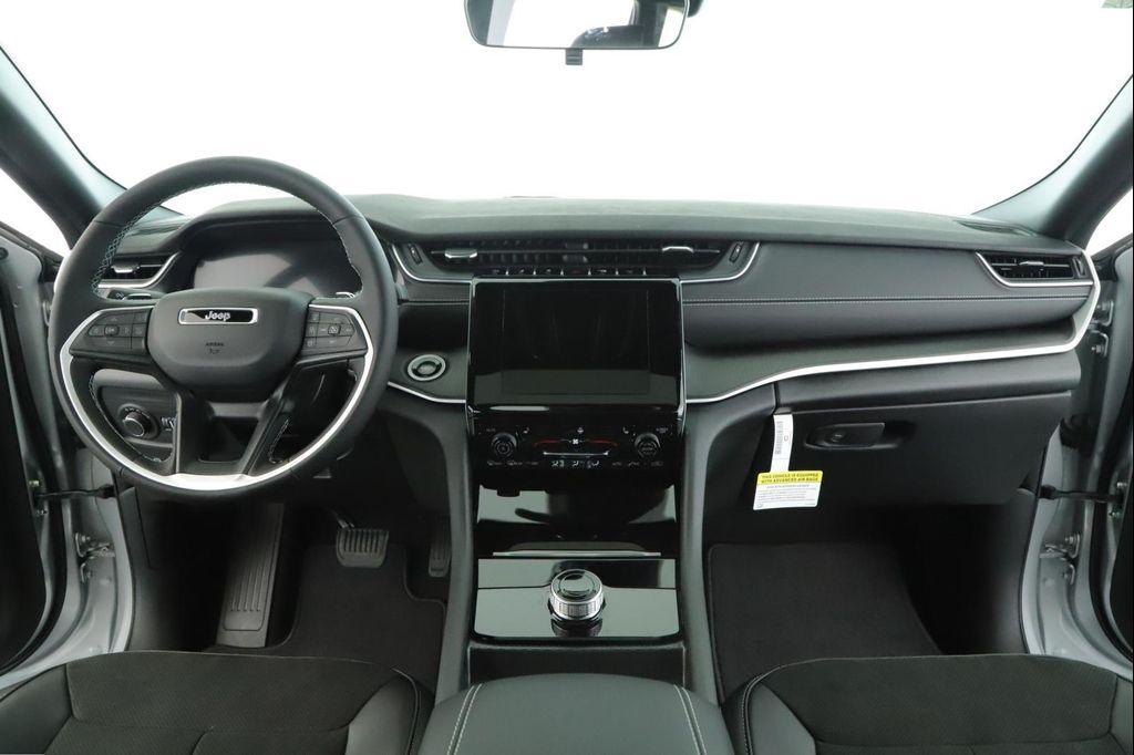 new 2025 Jeep Grand Cherokee car