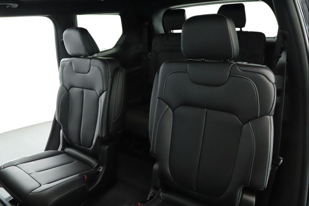 new 2025 Jeep Grand Cherokee L car