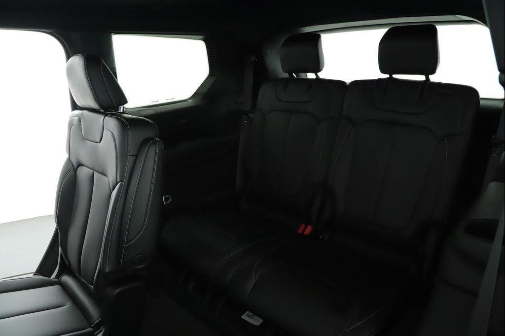 new 2025 Jeep Grand Cherokee L car