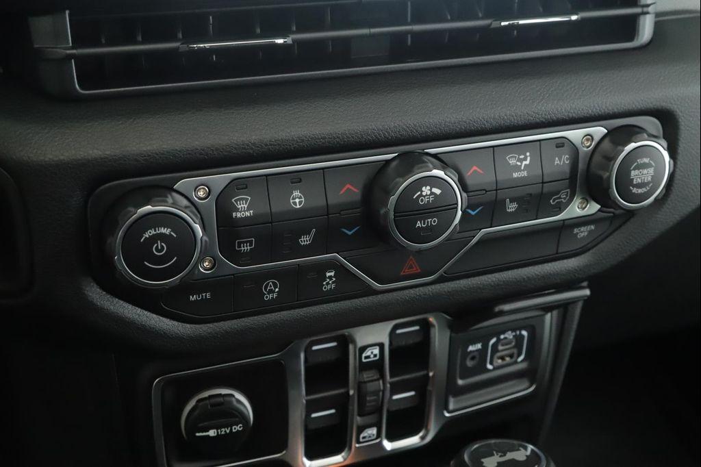 new 2025 Jeep Wrangler car
