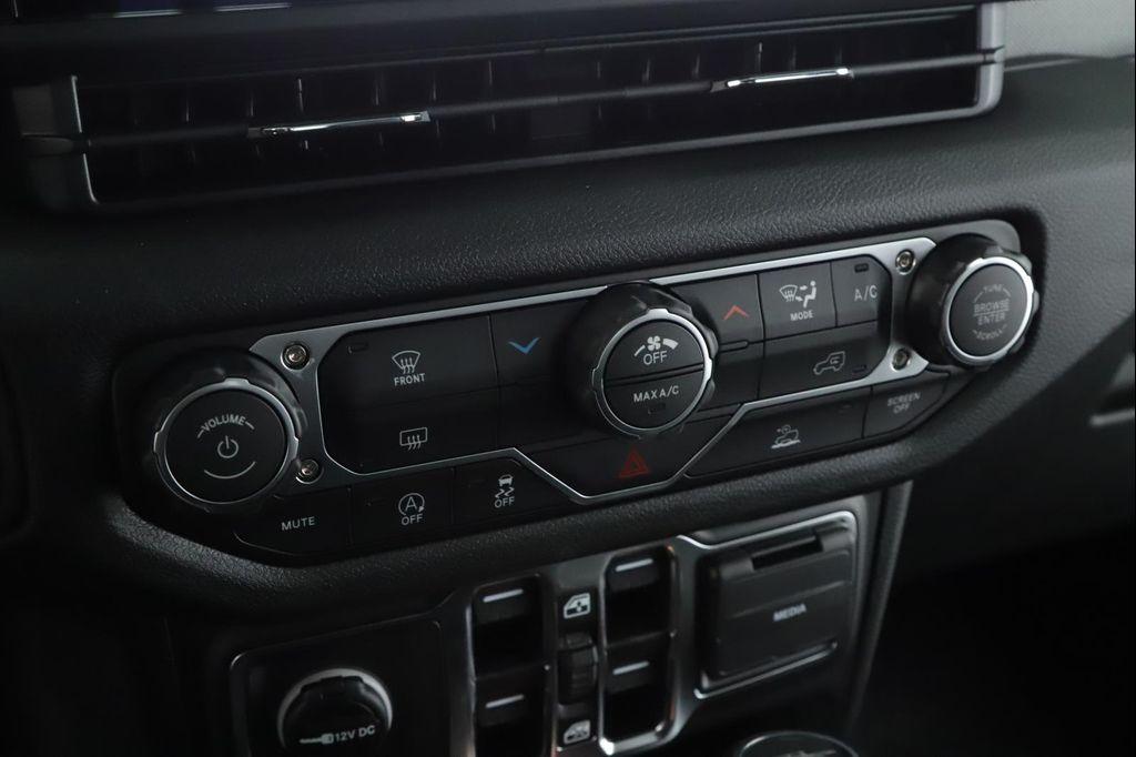 new 2025 Jeep Gladiator car