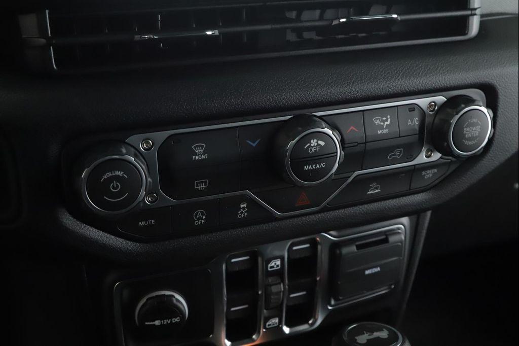 new 2025 Jeep Wrangler car
