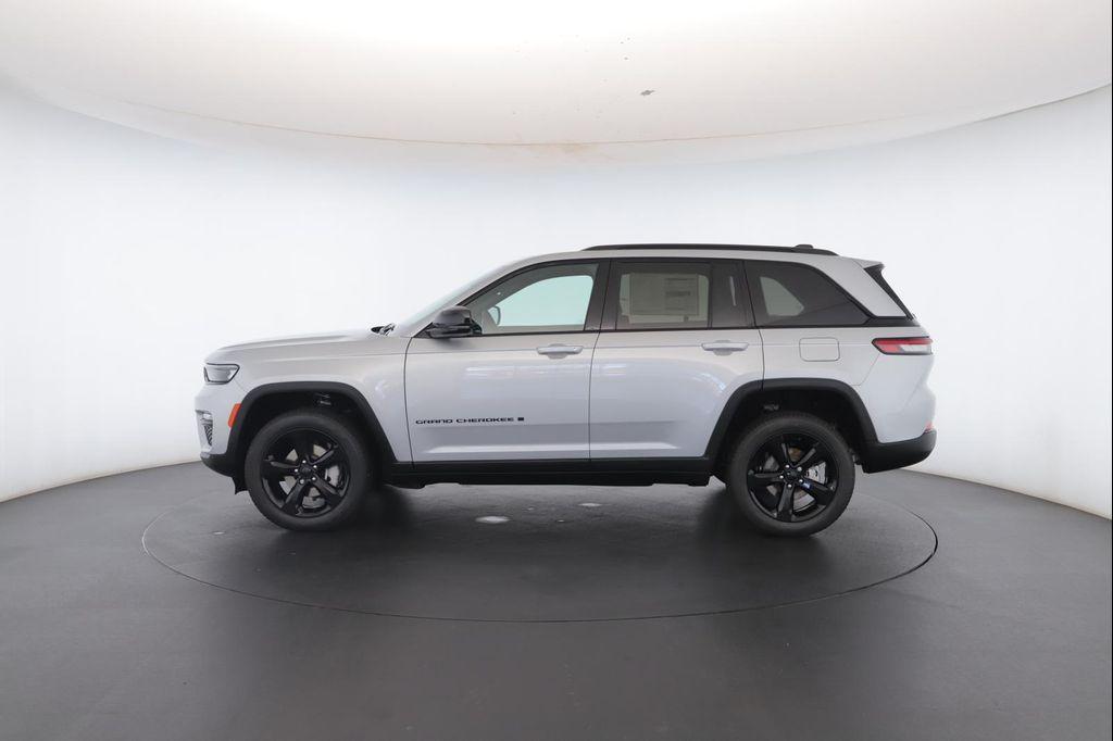 new 2025 Jeep Grand Cherokee car
