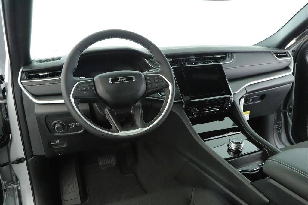 new 2025 Jeep Grand Cherokee car