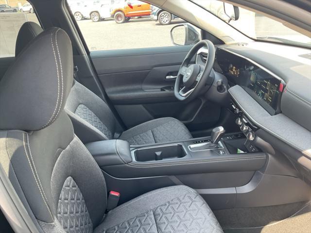 new 2025 Nissan Kicks car, priced at $27,579