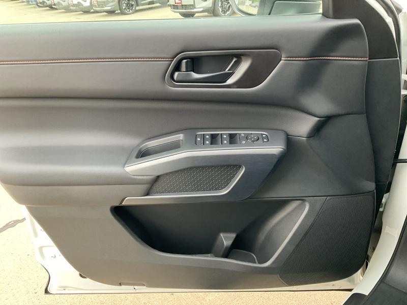 new 2025 Nissan Pathfinder car, priced at $40,019