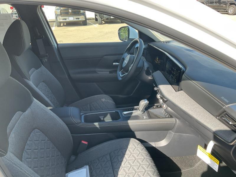 new 2025 Nissan Kicks car, priced at $26,579