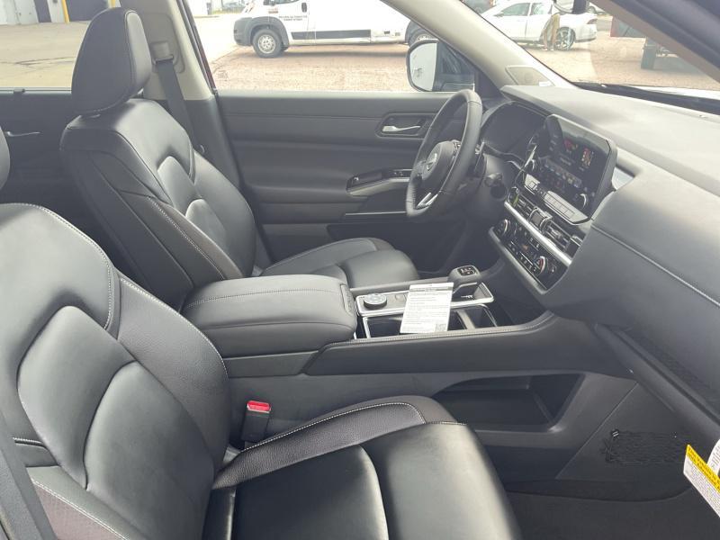 new 2025 Nissan Pathfinder car, priced at $45,324