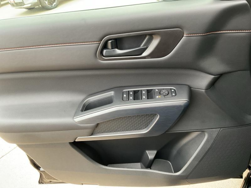 new 2025 Nissan Pathfinder car, priced at $40,019