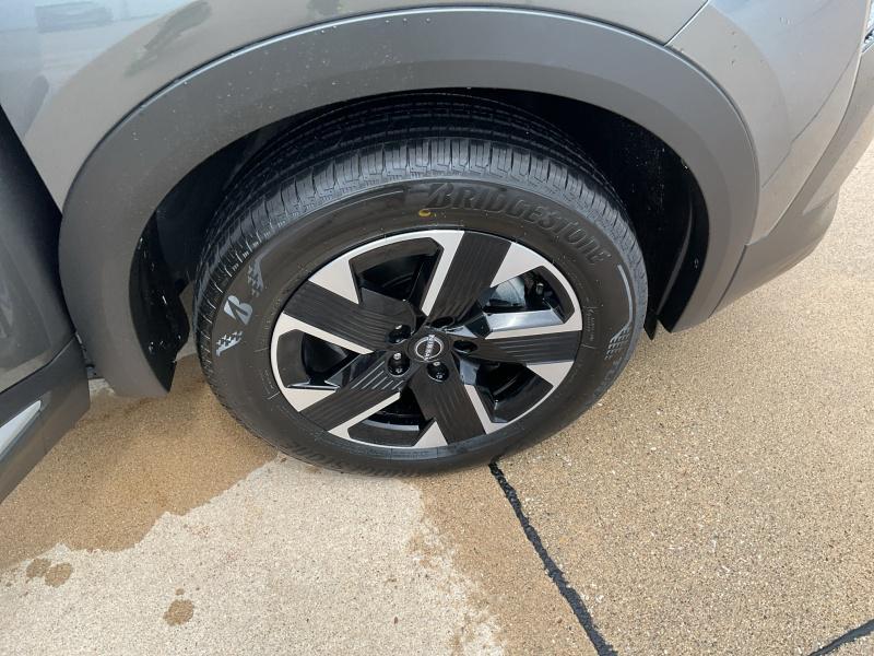 new 2025 Nissan Kicks car, priced at $27,669
