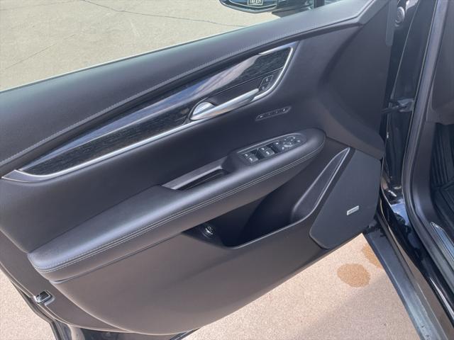 used 2021 Cadillac XT5 car, priced at $35,900