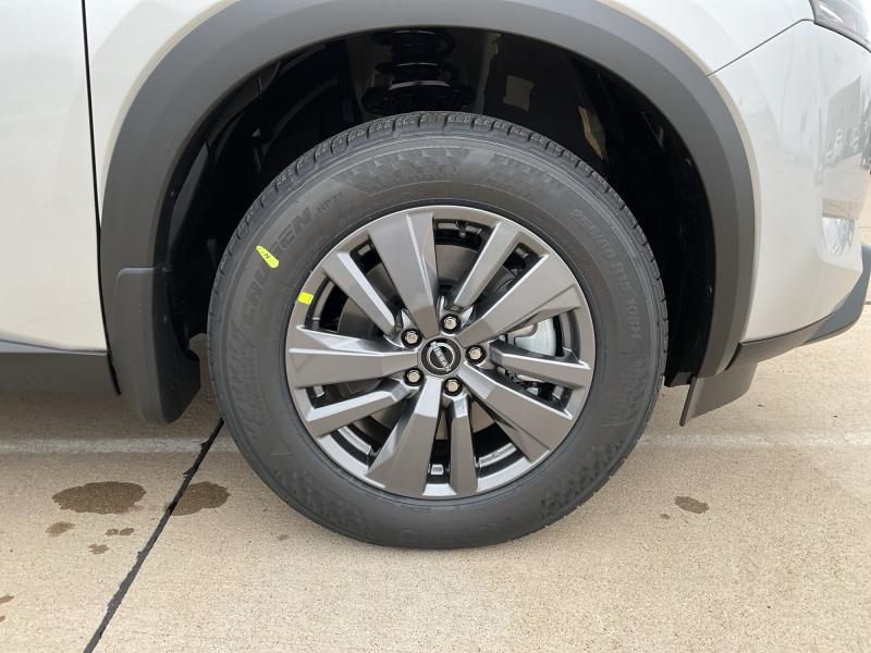 new 2025 Nissan Pathfinder car, priced at $41,774