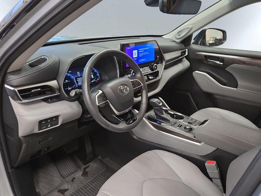 used 2024 Toyota Highlander car, priced at $44,997