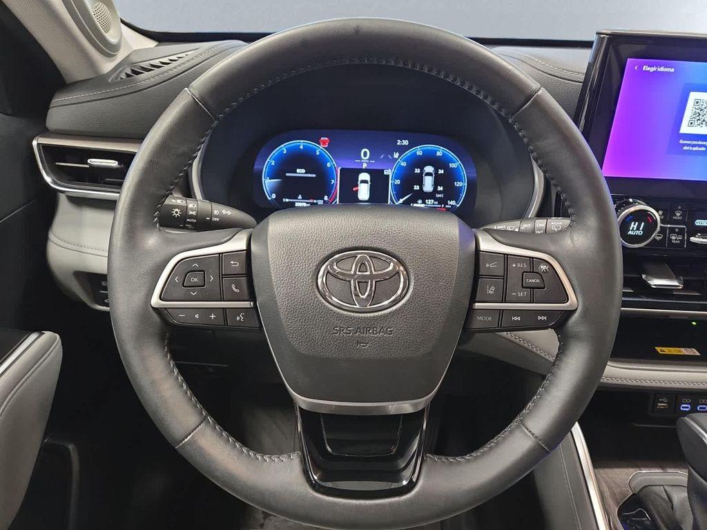 used 2024 Toyota Highlander car, priced at $44,997