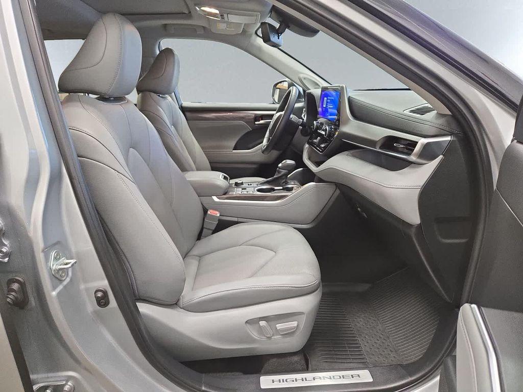 used 2024 Toyota Highlander car, priced at $44,997