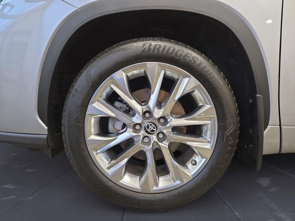 used 2024 Toyota Highlander car, priced at $44,997