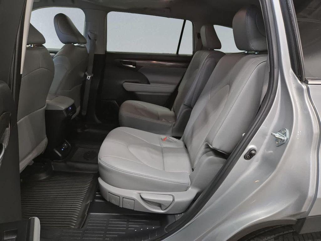 used 2024 Toyota Highlander car, priced at $44,997