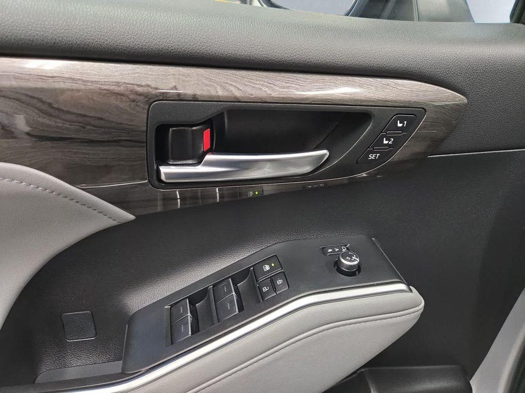 used 2024 Toyota Highlander car, priced at $44,997
