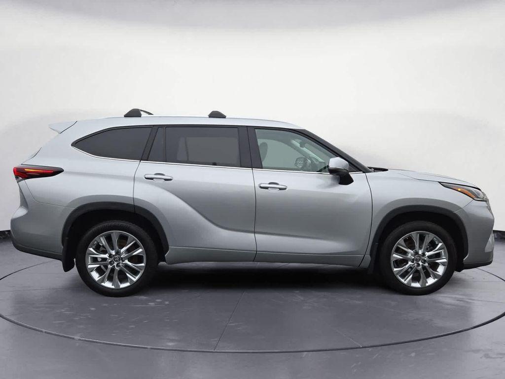 used 2024 Toyota Highlander car, priced at $44,997
