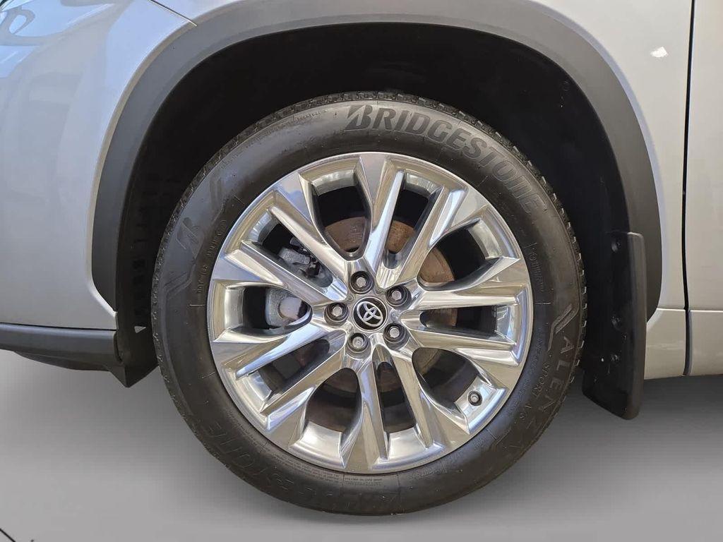 used 2024 Toyota Highlander car, priced at $42,898