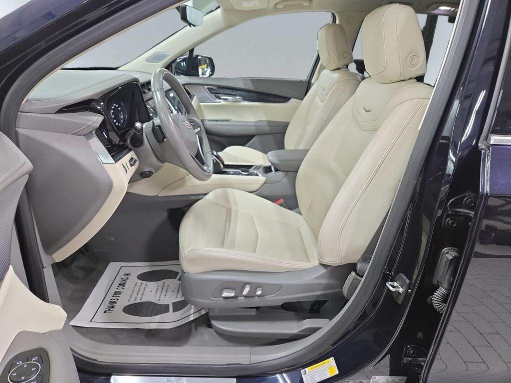 used 2022 Cadillac XT6 car, priced at $32,497