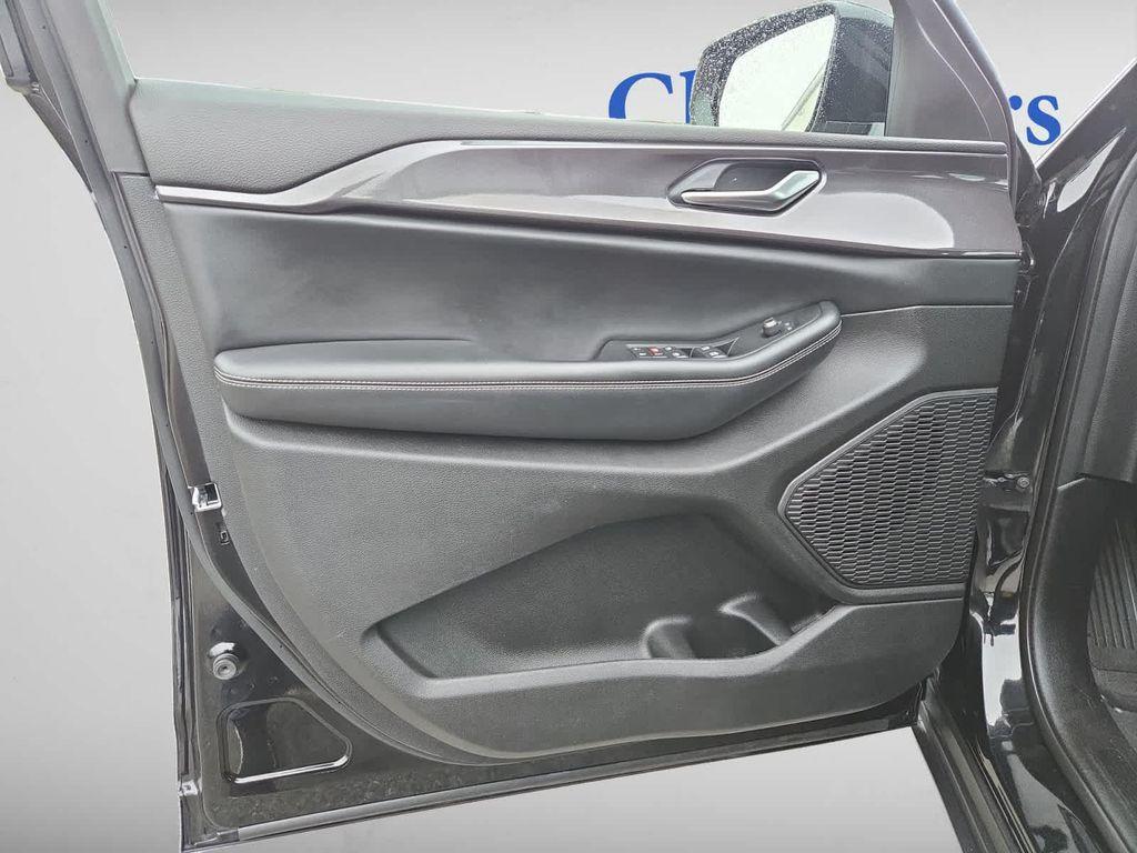 used 2023 Jeep Grand Cherokee car, priced at $32,497