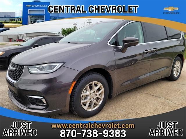 used 2022 Chrysler Pacifica car, priced at $25,804