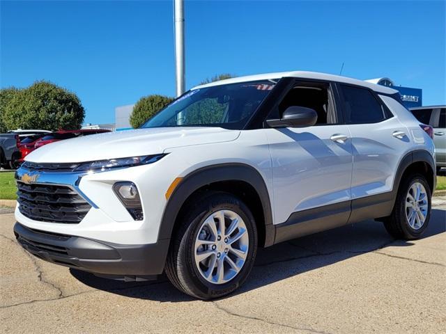 new 2025 Chevrolet TrailBlazer car, priced at $24,120