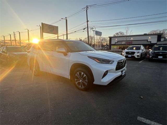 used 2022 Toyota Highlander car, priced at $36,852