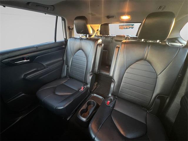 used 2022 Toyota Highlander car, priced at $36,852