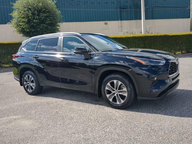 used 2023 Toyota Highlander car, priced at $33,977