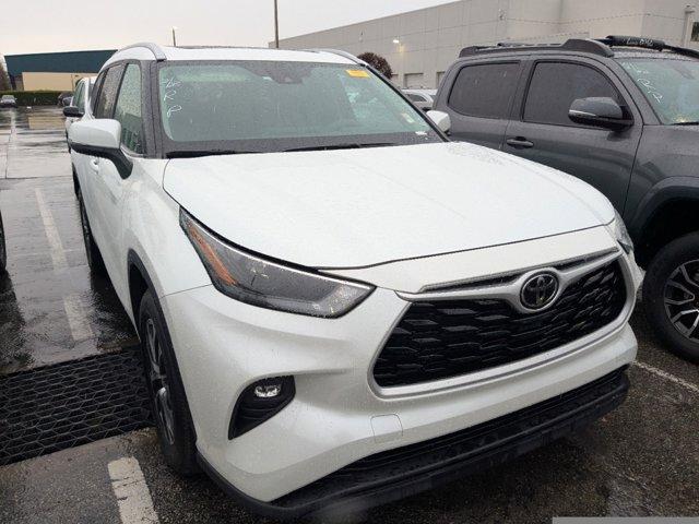 used 2022 Toyota Highlander car, priced at $34,995