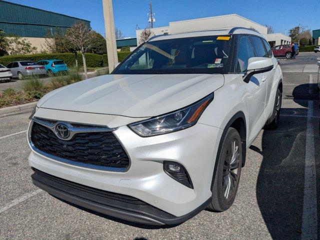 used 2022 Toyota Highlander car, priced at $39,995