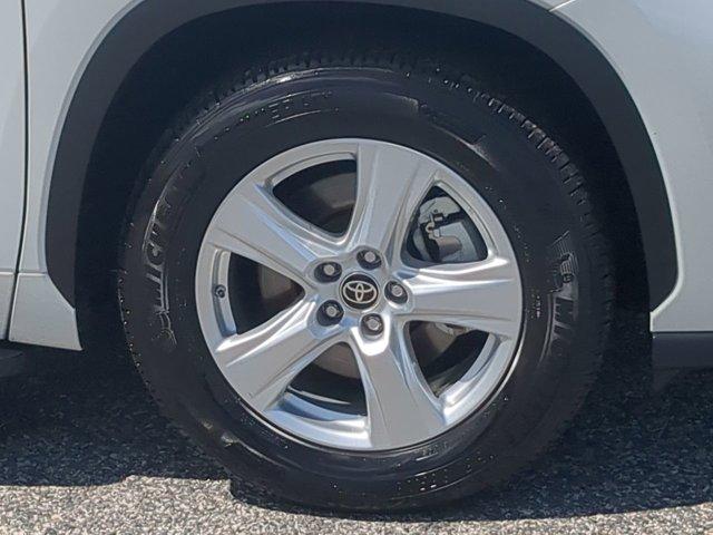 used 2022 Toyota Highlander car, priced at $24,977