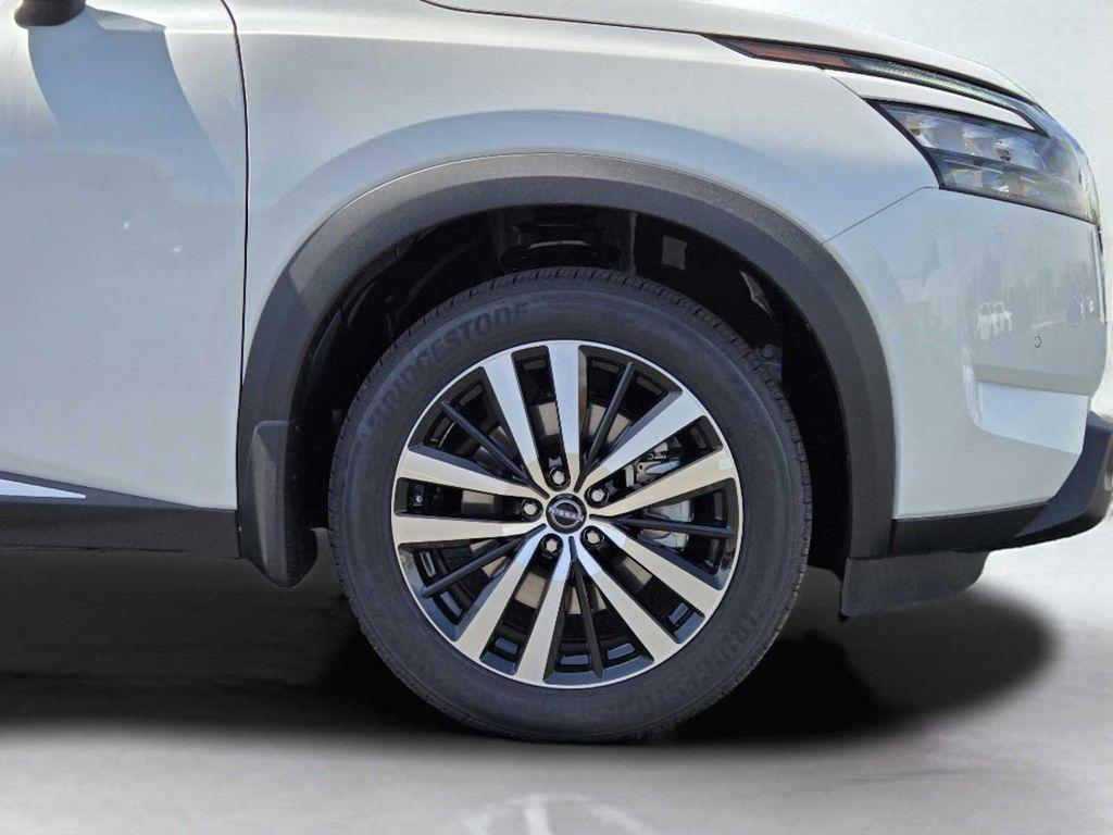 new 2025 Nissan Pathfinder car, priced at $49,553