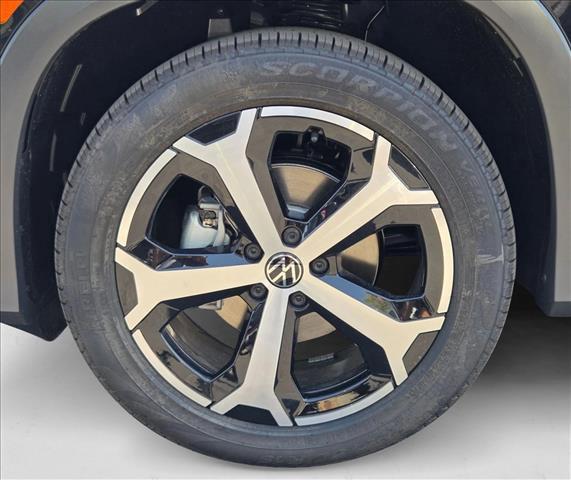 new 2025 Volkswagen Tiguan car, priced at $33,550