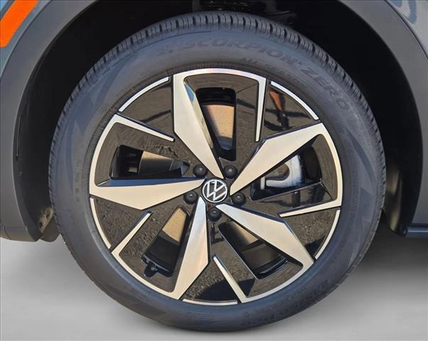 new 2025 Volkswagen ID.4 car, priced at $50,925