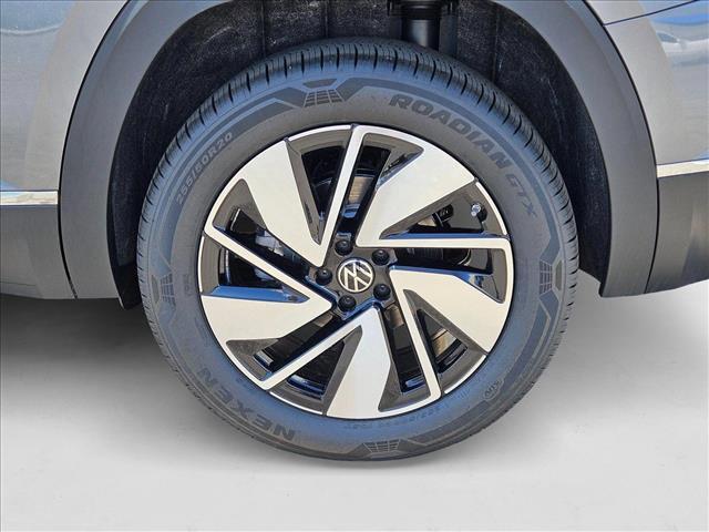 new 2025 Volkswagen Atlas car, priced at $45,816