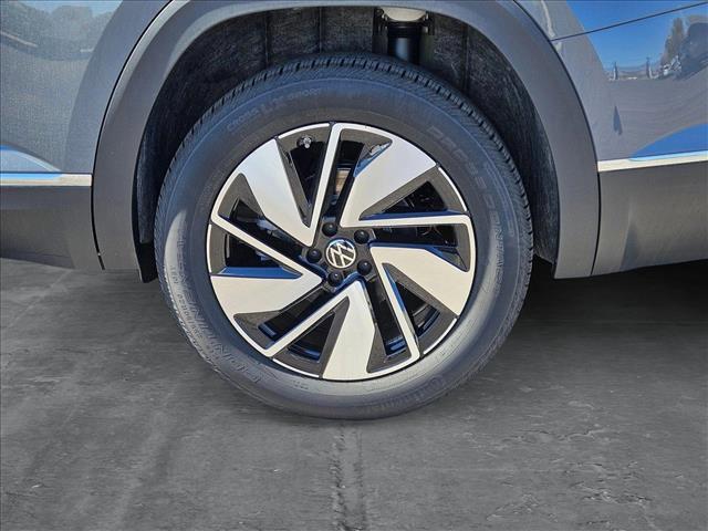 new 2025 Volkswagen Atlas car, priced at $48,914