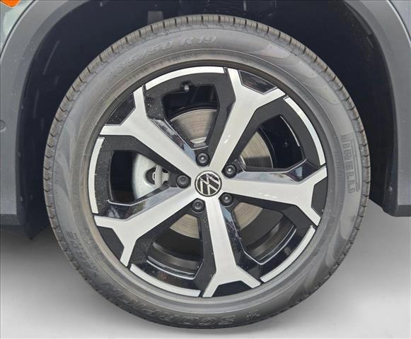 new 2025 Volkswagen Tiguan car, priced at $32,374